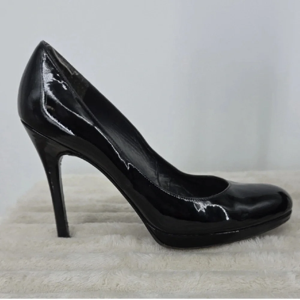 Stuart Weitzman Black Patent Leather Round-Toe Pumps